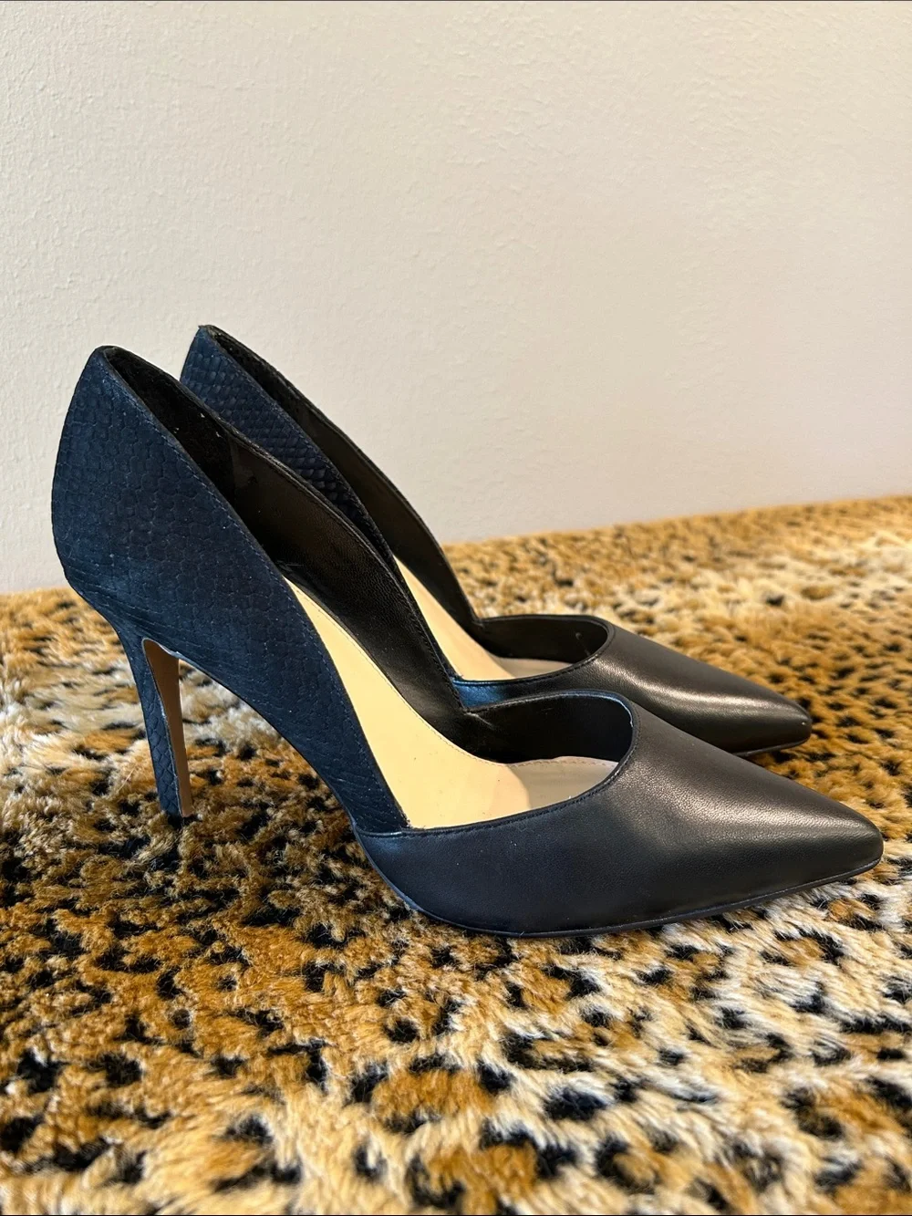 Vince Camuto Black Pointed Toe Leather Pumps